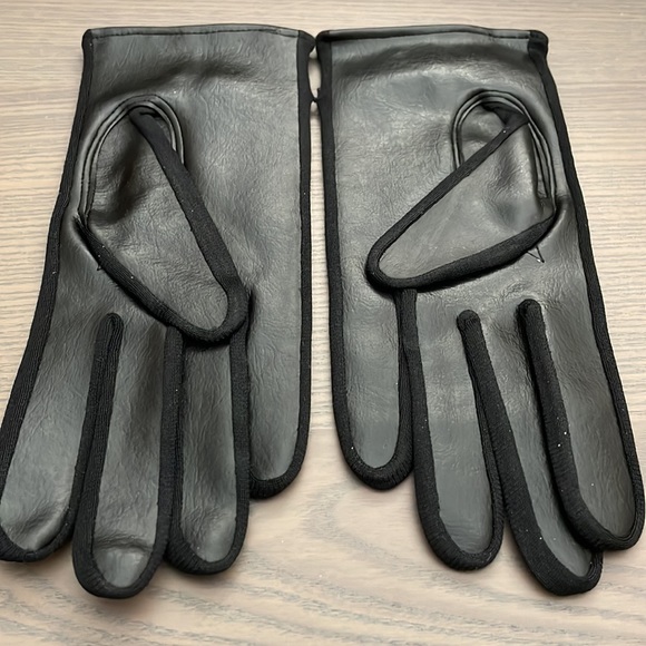 Womens NEW in package black fleece lined fine grain simulated leather gloves. - Picture 3 of 6